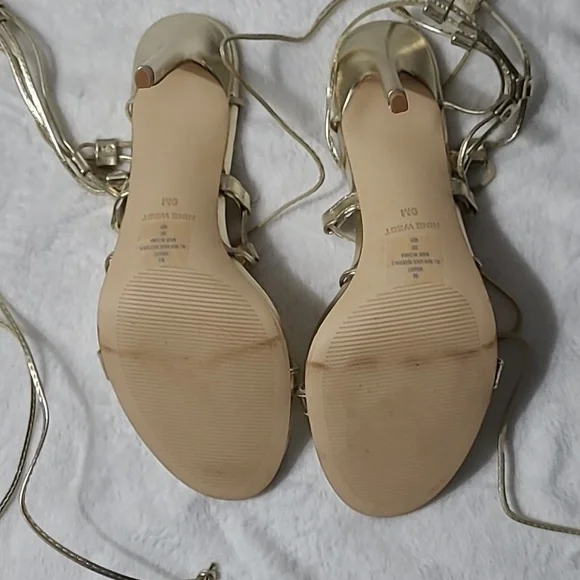 Nine West Women's Gold Shoe - Picture 4 of 8